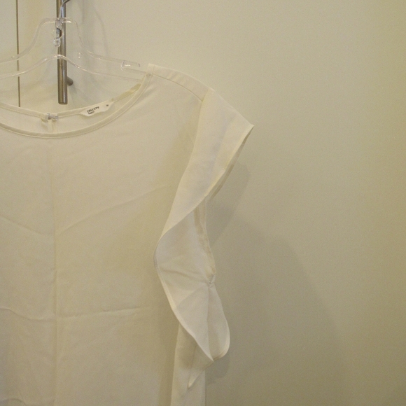 Cute Off-white Flowy Blouse Top - Picture 2 of 7